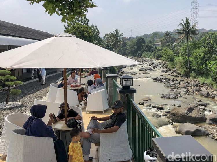 Di Pinggir Kali, di Seberang Persawahan Bogor, Jangan Lupa Ngopi