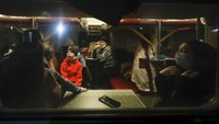 Pemimpin wilayah separatis Lugansk di Ukraina timur, Leonid Pasechnik juga mendesak warga untuk mengungsi untuk mencegah korban sipil. AP Photo/Alexandr Kulikov.  