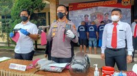 Kapolresta Bandung Kombes Pol Kusworo Wibowo mengatakan, empat tersangka telah diamankan Polsek Ciwidey Polresta Bandung. Saat proses penangkapan, salah satu tersangka pun dilumpuhkan karena memberikan perlawan kepada pihak kepolisian.