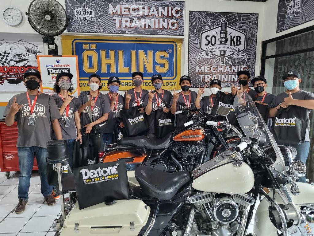 Dokter Harley Asal RI Latih Anak-anak Indonesia Oprek Moge