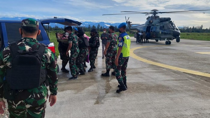 Dua korban penembakan KKB Papua berhasil dievakuasi.