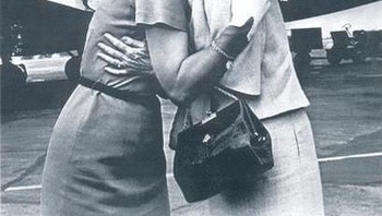 Hayo wajah ini milik wanita kiri atau kanan? Foto: reddit.com/confusing_perspective