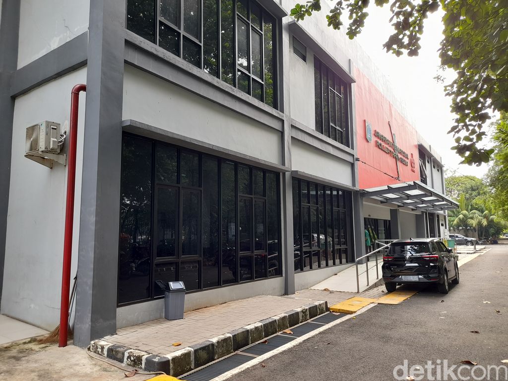 Gedung JIRTA, atapnya bocor dan menanti perbaikan. 21 Februari 2022. (Marteen Ronaldo Pakpahan/detikcom)