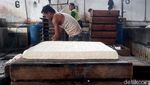 Harga Kedelai Naik, Pabrik Tahu di Pasuruan Tetap Beroperasi