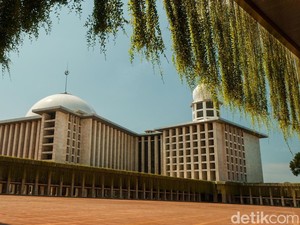 Sejarah Masjid Istiqlal: Dibangun Tahun 1961 dan Selesai 17 Tahun Kemudian