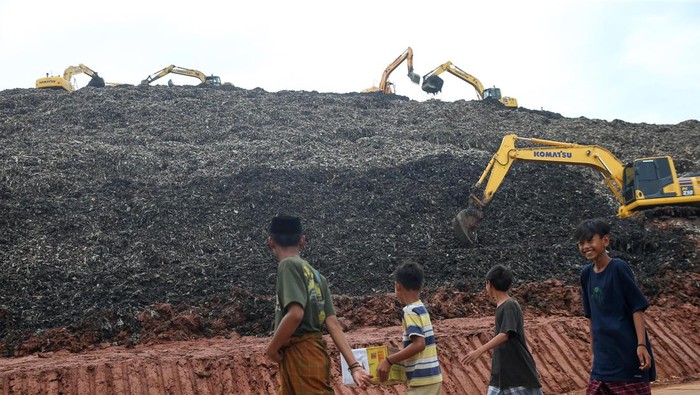 Hari Peduli Sampah Nasional diperingati setiap tanggal 21 Februari. Yuk peduli sampah dengan membuang sampah pada tempatnya.