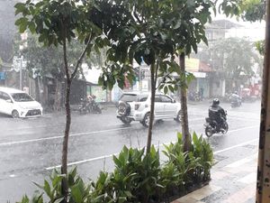 Hati-hati, Hujan Deras Masih Mengancam Jawa Timur Siang-Sore Hari