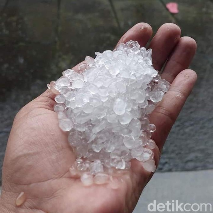 Hujan es di Madiun