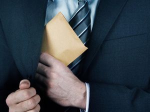 6 Profesi yang Paling Tidak Dipercaya Orang Menurut Survei, Politisi Nomor Satu