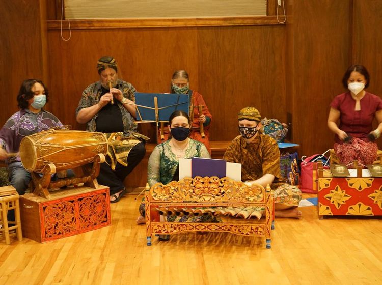 Meriahnya Malam Indonesia di Oregon, Ada Bule Main Gamelan