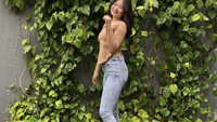 Berasal dari Pekanbaru, dara cantik berusia 18 tahun ini dikenal sebagai ‘Rat Pargoy’ di TikTok. Ia sering membuat beragam konten menari di TikTok. Foto: Instagram Eunice Tjoa
