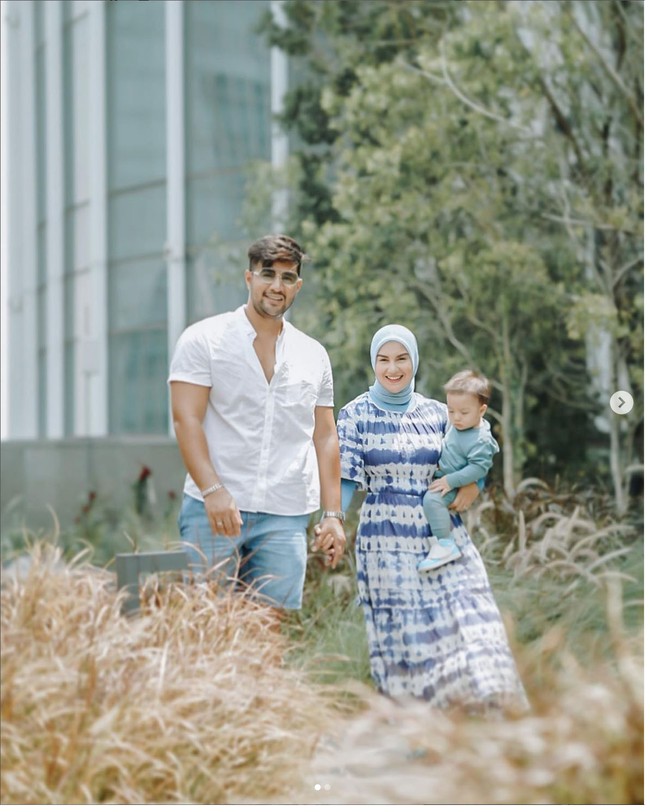 Irish Bella dan Ammar Zoni sebelumnya telah dikaruniai buah hati bernama Air Rumi Akbar yang lahir pada September 2020. Bayi yang kemudian populer sebagai baby air itu dilahirkan melalui proses persalinan caesar. Foto: Instagram