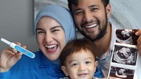Irish Bella dan Ammar Zoni merupakan pasangan muda selebriti yang telah memiliki seorang anak laki-laki. Kabar bahagia kembali datang ketika Irish Bella dikabarkan hamil anak keduanya dengan Ammar Zoni. Foto: Instagram @_irishbella_ @ammarzoni