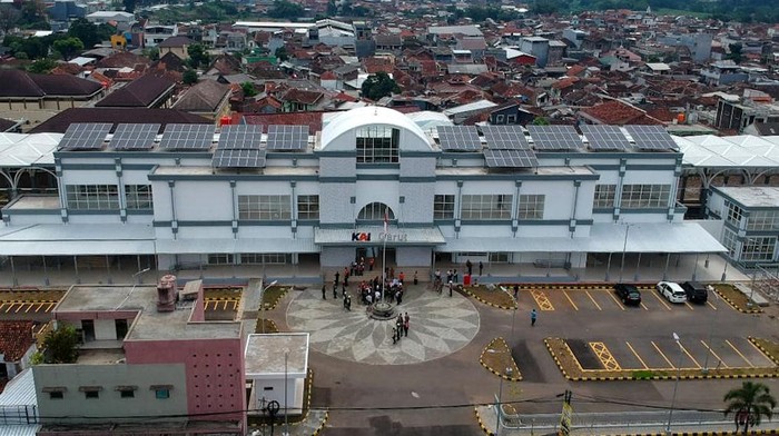 Jalur KA Cibatu-Garut 19 Km Menanti Restu Menhub Jalur KA Cibatu-Garut yang terakhir kali beroperasi pada 1983 akan kembali diaktifkan. Jalur sepanjang 19 km ini tengah menanti izin operasional dari Kemenhub.