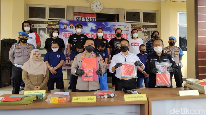 Jumpa pers kasus pencurian motor di Polres Lebak