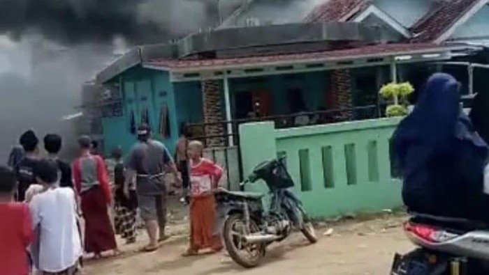 Kebakaran di Ponpes Miftahul Khoirot Desa Manggungjaya Karawang.