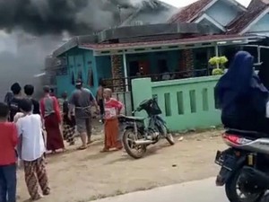 Jabar Hari Ini: Ponsel Anggota DPRD Bandung Rp1 Miliar-Kebakaran Ponpes di Karawang