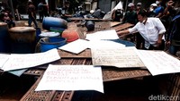 Sementara itu, Kementerian Perdagangan (Kemendag) berupaya memastikan pasokan kedelai tersedia. Meski, harus mengimpor dengan harga yang tinggi.