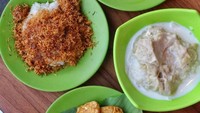 Waja Kopi Ketan Susu di Cirebon, menawarkan ketan susu dengan varian topping. Salah satunya topping mangga seharga Rp 15.000. Foto: Instagram @wajakopi.ketansusu_crb