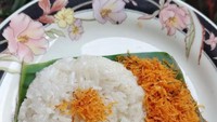 Ketan Ssysy Patra di Palembang punya ketan susu unik. Ketan susunya disajikan dengan serundeng kelapa yang harum Foto: Instagram @keransysypatra4