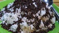 Ketan susu durian juga bisa kamu nikmati di Kedai Ketan Susu Poris seharga Rp 10.000. Ketan susu ini berlokasi di kawasan Poris Jaya, Tangerang. Foto: Instagram @ketansusuporis