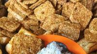 Kedai ketan susu ini terkenal legendaris. Menawarkan ketan susu original dan enak dimakan pakai tempe goreng. Foto: Instagram @laparmanjaa