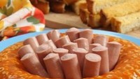 Menyajikan menu sarapan yang aneh ada jelly yang dihiasi topping sosis. Isiannya juga bukan potongan buah tetapi sereal yang tak biasa untuk dikombinasikan dengan jelly. Foto: Instagram/weird.food.combination