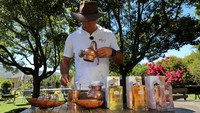 Diluncurkan pada 2018, gin Indlovu - dinamai menurut bahasa Nguni untuk gajah - telah berkembang ke Amerika Serikat, Kanada, Jerman, Swiss, Jepang, dan Taiwan selama pandemi Covid-19. REUTERS/Sumaya Hisham