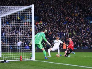 Dua Gol Leeds Peringatan Keras buat Man United