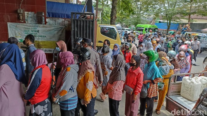 minyak goreng di trenggalek