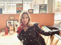 Sosok Natasha, Aktris Hot Pacar Baru Elon Musk