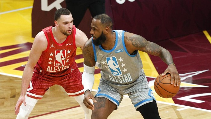 Los Angeles Lakers' LeBron James looks to score as Chicago Bulls' Zach LaVine defends during the second half of the NBA All-Star basketball game, Sunday, Feb. 20, 2022, in Cleveland. (AP Photo/Ron Schwane)