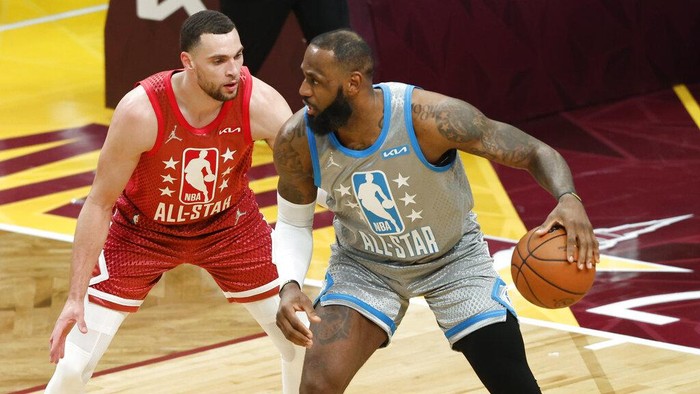 Los Angeles Lakers LeBron James looks to score as Chicago Bulls Zach LaVine defends during the second half of the NBA All-Star basketball game, Sunday, Feb. 20, 2022, in Cleveland. (AP Photo/Ron Schwane)