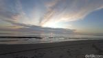 Foto Senja Dramatis di Pantai Binasi