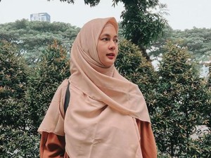Paula Verhoeven Foto Berhijab, Minta Didoakan Agar Dapat Hidayah