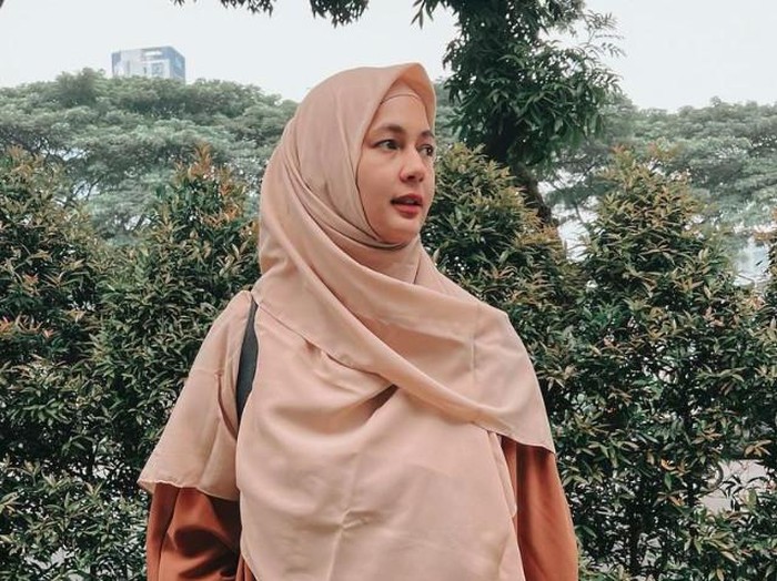Paula Verhoeven berhijab