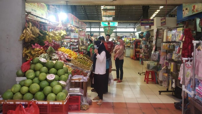 Penjual tempe langka di pasar/Aldiamsyah Nurrahman-detikcom