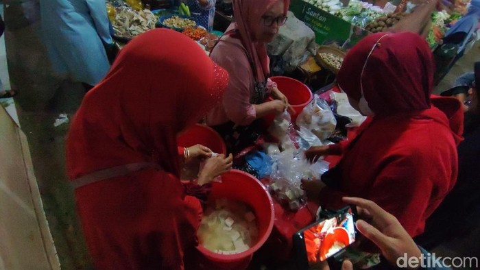 Perajin tahu di Ciamis diserbu pembeli.