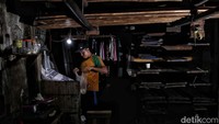 Mahalnya harga kedelai ini membuat perajin tempe bingung karena harga produksi menjadi naik.
