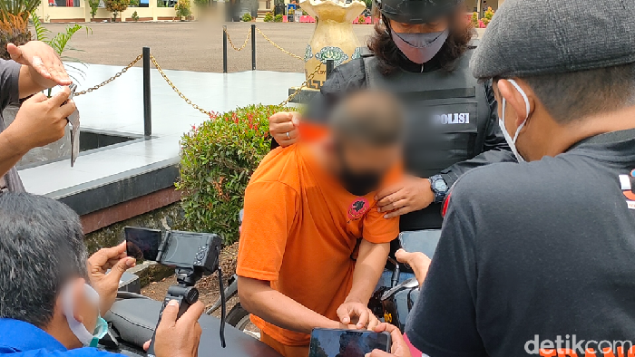 Polisi mengamankan Ipin, anak di bawah umur yang ternyata gembong pencurian sepeda motor di Garut