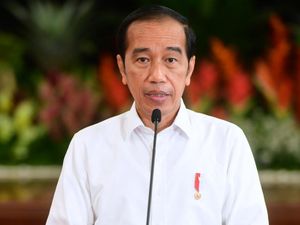 Jokowi Perintahkan Menaker Segera Revisi Aturan JHT!
