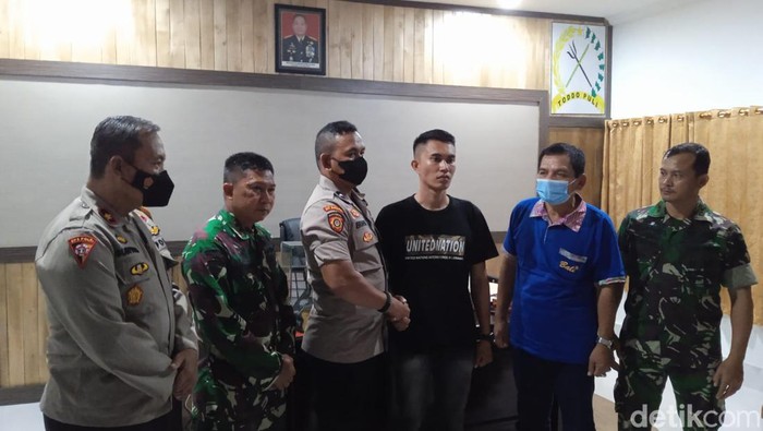 Proses mediasi damai oknum TNI terlibat bentrok dengan oknum polisi di Sinjai, Sulsel. (dok. Pendam Hasanuddin)