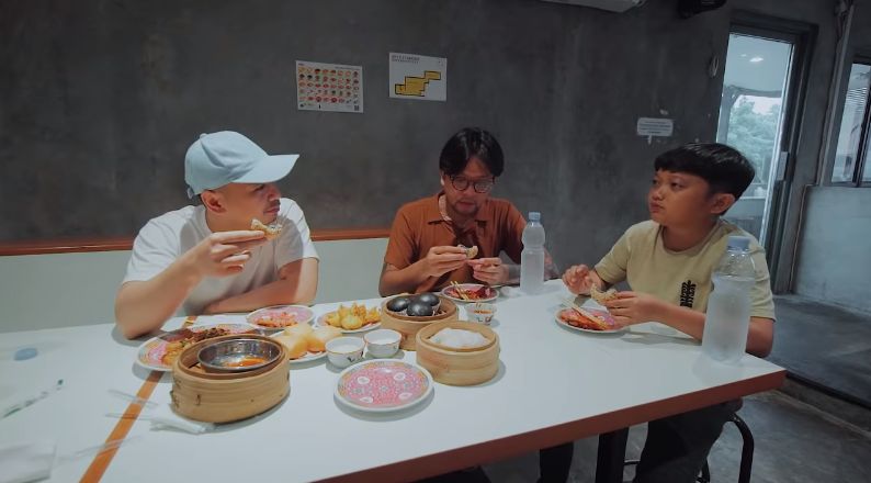 Raditya Dika 'Anak Jaksel', Tempat Makan Favoritnya