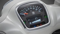 Beralih ke panel instrumen, Suzuki Saluto mengadopsi kombinasi panel instrumen analog dan digital. Beberapa informasi yang ditampilkan antara lain jam, jarak tempuh (odometer), volume bahan bakar, lampu sein, hingga kecepatan kendaraan (speedometer). Foto: Dok. Suzuki Taiwan