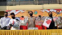 Kapolres Cilegon AKBP Sigit Haryono mengatakan keeenam orang itu, oleh penyidik secara meyakinkan telah memenuhi unsur tindak pidana yang tertuang dalam Pasal 170 ayat 3 ke-4 tentang tindak kekerasan yang menyebabkan hilangnya nyawa seseorang.