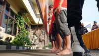 Peristiwa tewasnya tahanan narkoba berinisial AG itu terjadi pada Selasa (15/2) pukul 19.00 WIB. Korban dimasukkan ke sel sekitar pukul 15.30 WIB setelah ditetapkan tersangka oleh Satnarkoba Polres Cilegon.