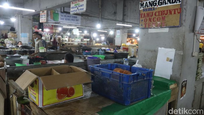 Tahu dan tempe menghilang di Pasar Kosambi, Kota Bandung.