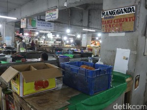Pedagang Tahu-Tempe di Pasar Kosambi Bandung Mogok Jualan
