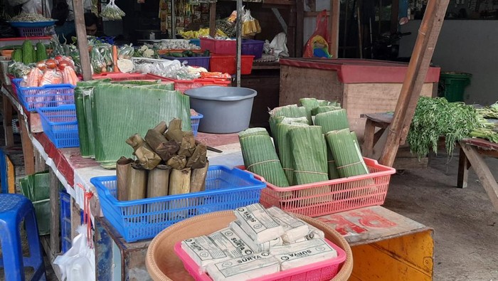 Tahu dan tempe masih ditemui di Surabaya, tapi stoknya terbatas.