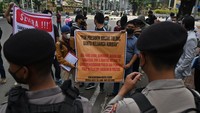 Finsensius pun membandingkan nasib Indra Kenz cs dengan korban investasi bodong Binomo. Menurutnya, para korban nasibnya sangat miris, berbanding terbalik dengan Indra Kenz cs.